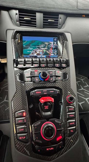 Lamborghini Aventador SVJ — photo 9