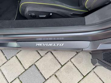 Lamborghini Revuelto — photo 7