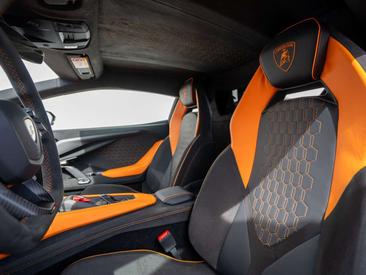 Lamborghini Revuelto — photo 25
