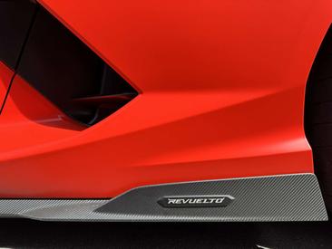 Lamborghini Revuelto — photo 14