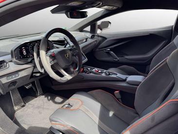 Lamborghini Revuelto — photo 20