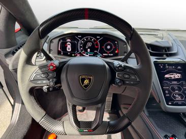 Lamborghini Revuelto — photo 21