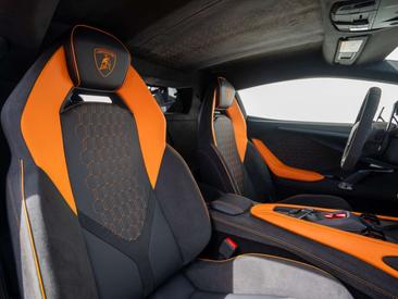 Lamborghini Revuelto — photo 34