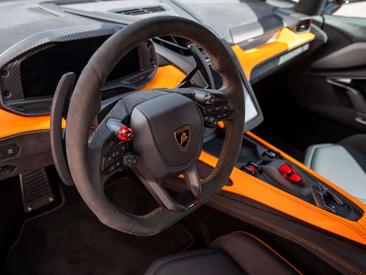 Lamborghini Revuelto — photo 36
