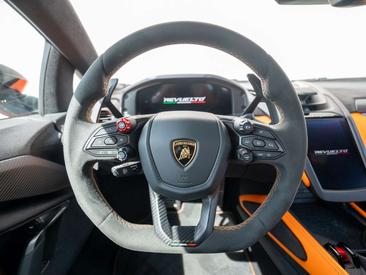 Lamborghini Revuelto — photo 41