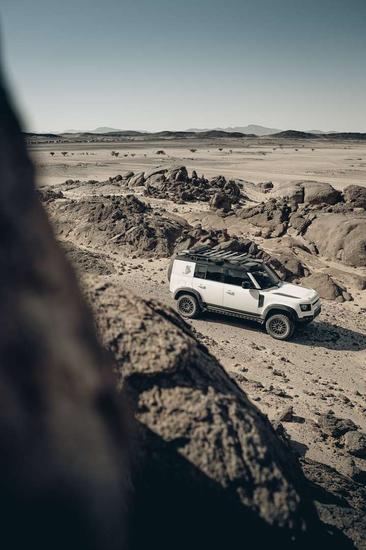 Land Rover Defender 110 D200 S AWD Auto 26MY Vert — photo 9