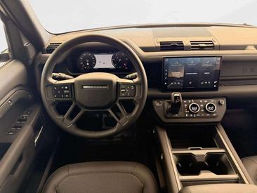 Land Rover Defender 110 X-Dynamic SE 3.0D I6 250 CV AWD Auto — photo 9