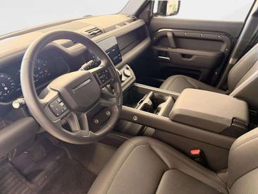 Land Rover Defender 110 X-Dynamic SE 3.0D I6 250 CV AWD Auto — photo 11