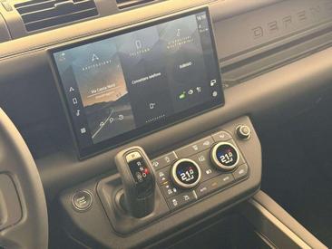 Land Rover Defender 110 X-Dynamic SE 3.0D I6 250 CV AWD Auto — photo 12