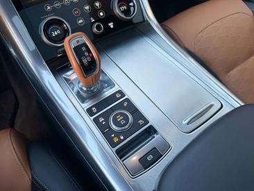 Land Rover Range Rover Sport SVR — photo 18