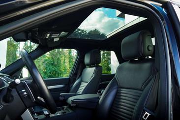 Land Rover Discovery R-Dynamic SE 3.0D D250 — photo 14