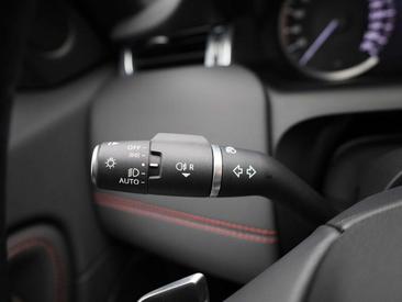 Land Rover Discovery Sport P300e PHEV AWD Auto R-Dynamic S — photo 23
