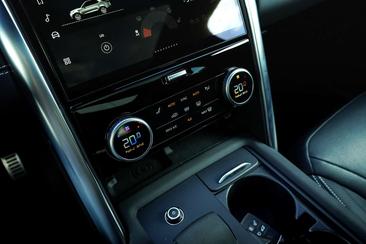 Land Rover Discovery R-Dynamic SE 3.0D D250 — photo 21