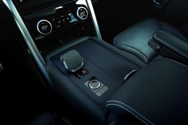 Land Rover Discovery R-Dynamic SE 3.0D D250 — photo 22