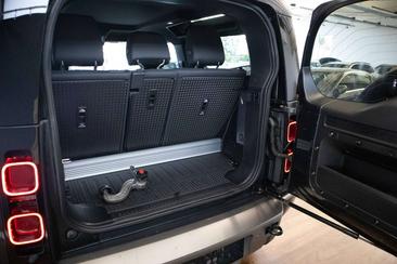 Land Rover Defender 90 X-Dynamic SE D300 — photo 7
