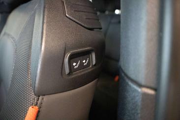 Land Rover Defender 90 X-Dynamic SE D300 — photo 9