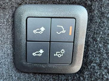 Land Rover Range Rover Sport SVR — photo 35
