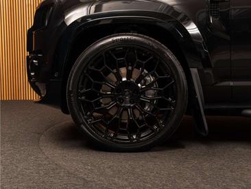 Land Rover Defender 110 X-Dynamic HSE URBAN 2.0 P300e — photo 9