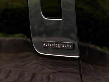 Land Rover Range Rover P550e Hybrid Autobiography — photo 17
