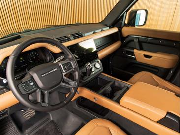 Land Rover Defender 110 X-Dynamic HSE URBAN 2.0 P300e — photo 13