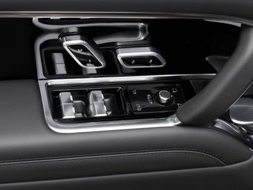 Land Rover Range Rover P550e Hybrid Autobiography — photo 20