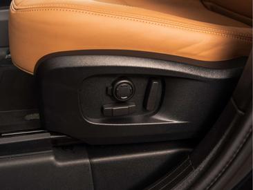 Land Rover Defender 110 X-Dynamic HSE URBAN 2.0 P300e — photo 16
