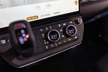 Land Rover Defender 110 HARDTOP S D250 — photo 46