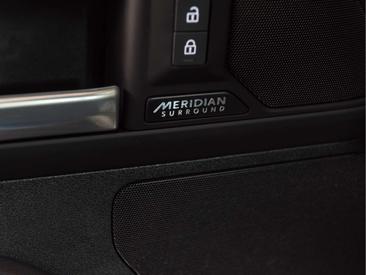 Land Rover Defender 110 X-Dynamic HSE URBAN 2.0 P300e — photo 18