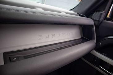 Land Rover Defender 90 X-Dynamic SE D300 — photo 29