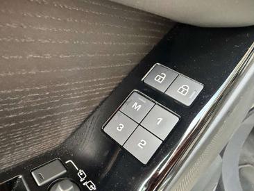Land Rover Range Rover Velar Dynamic SE PHEV 2.0 P400e AWD — photo 24