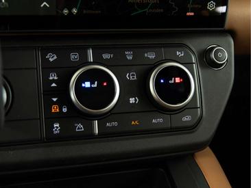 Land Rover Defender 110 X-Dynamic HSE URBAN 2.0 P300e — photo 22