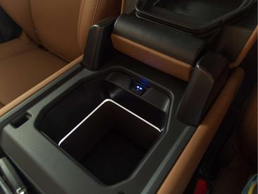Land Rover Defender 110 X-Dynamic HSE URBAN 2.0 P300e — photo 25