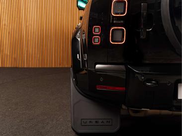 Land Rover Defender 110 X-Dynamic HSE URBAN 2.0 P300e — photo 32