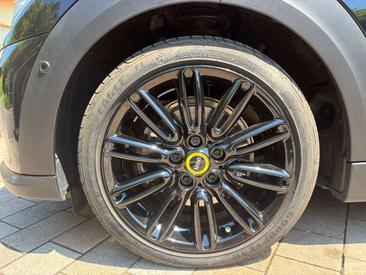 Mini Electric Yours Cooper SE — photo 9