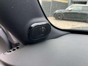 Mini Electric Yours Cooper SE — photo 18