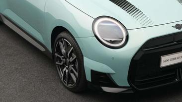 Mini Cooper SE JCW — photo 17