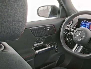 Mercedes EQB 250 Night Edition — photo 8