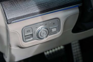 Mercedes GLS 63 AMG 63 — photo 17