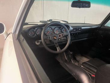 Porsche 964 CARRERA 4 — photo 14