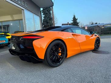 McLaren Artura — photo 15