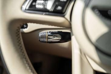 Bentley Flying Spur V8 Azure — photo 14