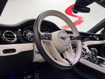 Bentley Continental GT V8 — photo 15
