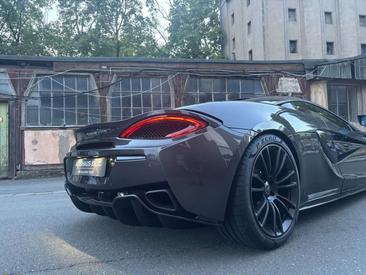 McLaren 570S — photo 11