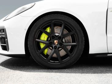 Porsche Panamera III 4 E-Hybrid — photo 4