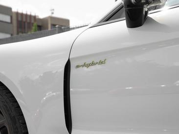 Porsche Panamera III 4 E-Hybrid — photo 12