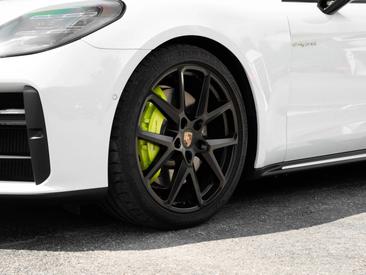Porsche Panamera III 4 E-Hybrid — photo 13