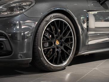 Porsche Panamera II 4 E-Hybrid — photo 9