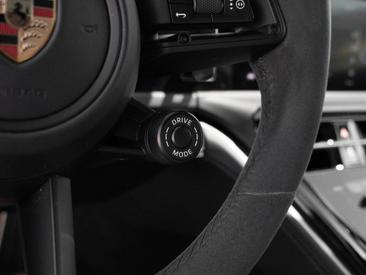 Porsche Panamera III 4 E-Hybrid — photo 37