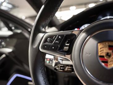 Porsche Panamera II 4 E-Hybrid — photo 23