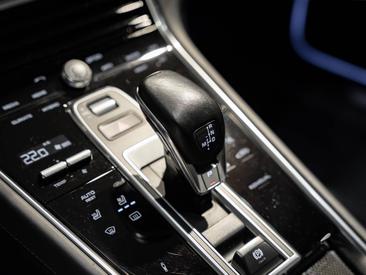 Porsche Panamera II 4 E-Hybrid — photo 28